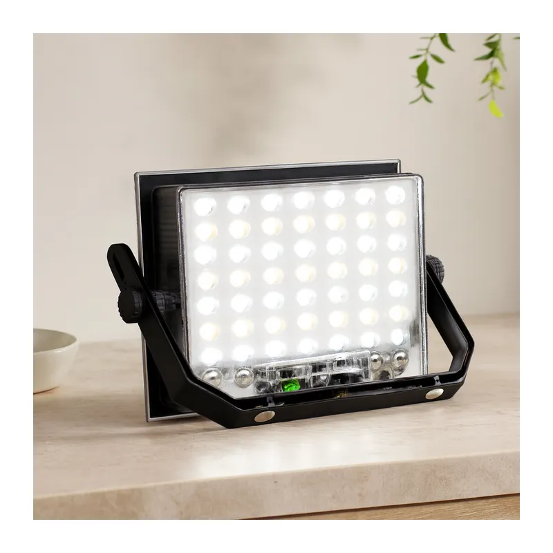 200W Güneş Enerjili LED Projektör - Kamp & Dış Mekan