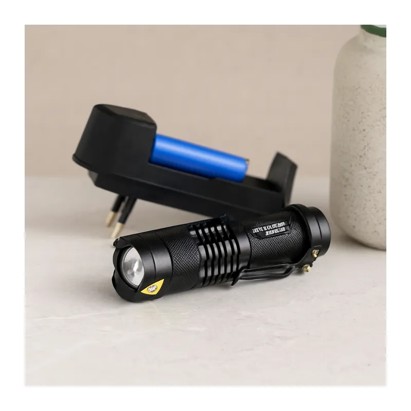 Zoomlu COB LED Metal El Feneri 9 cm (2in1)