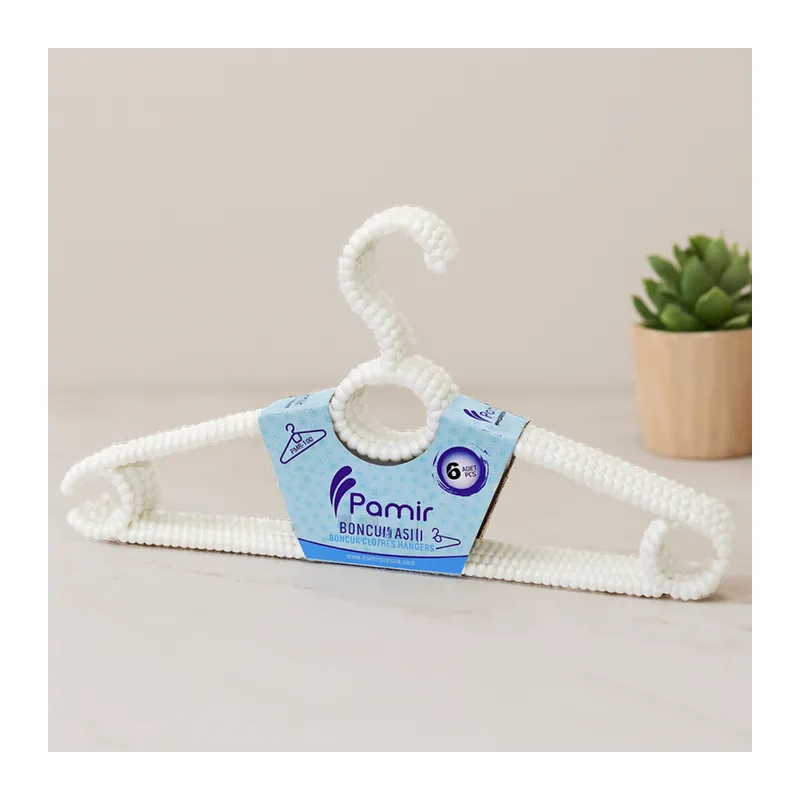 Plastik boncuklu elbise askısı