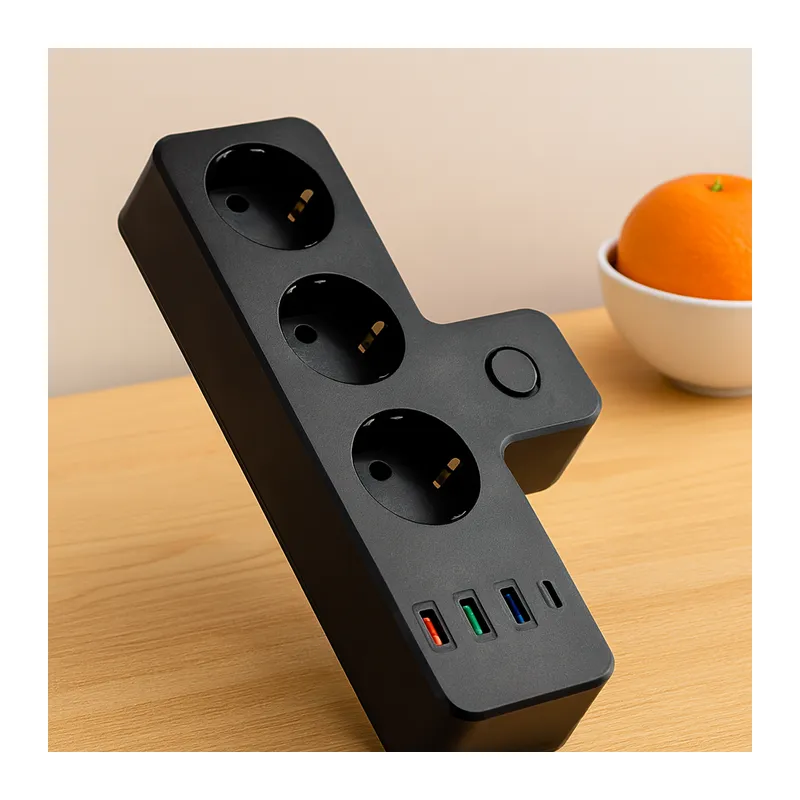 Siyah Termal Akım Korumalı Duvar Priz - 3 Priz, 3 USB, Type-C