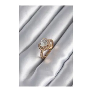 Pirinç Gold Renk Zirkon Taşlı Kalp Charm Model Kadın Yüzük