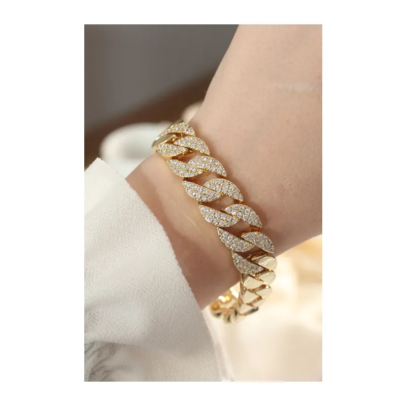 Vip Seri Pirinç Ortası Zirkon Taşlı Gold Renk Gurmet Bileklik