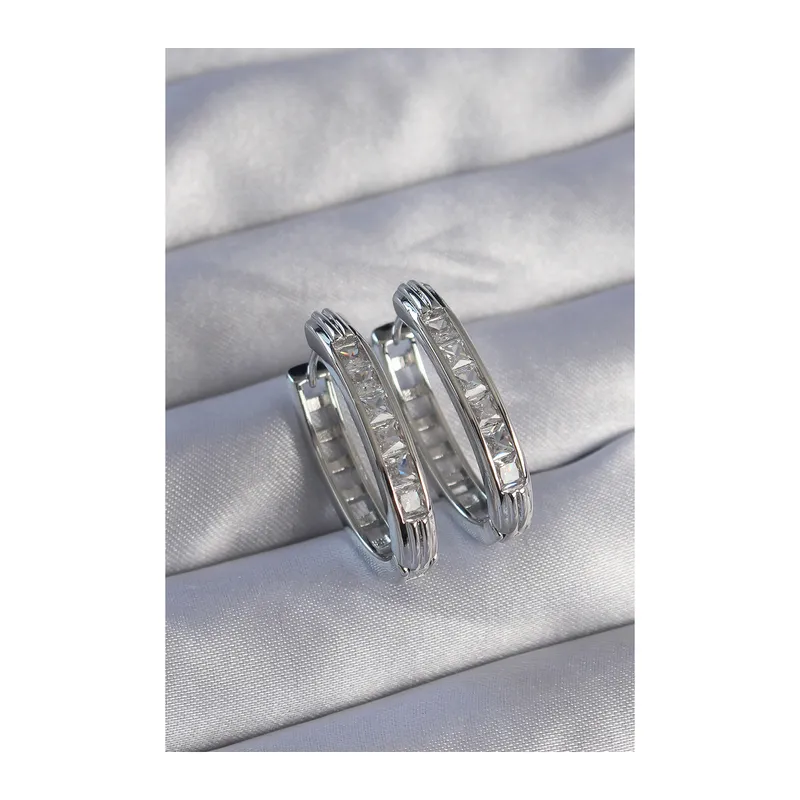 Pirinç Gümüş Renk Zirkon Taşlı Oval Model Küpe
