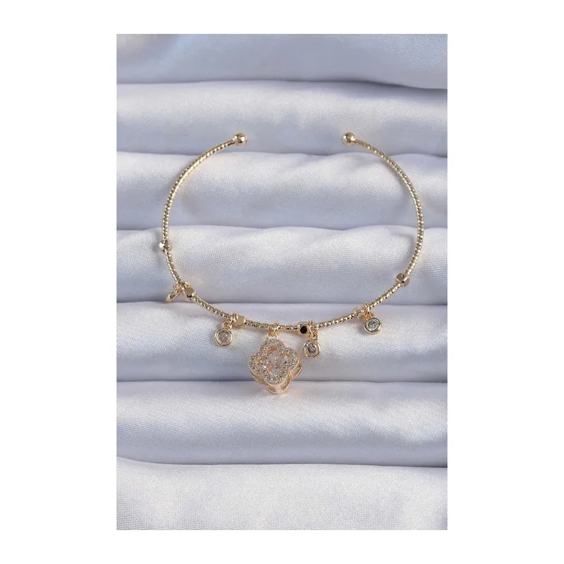 Pirinç Gold Renk Zirkon Taşlı Yonca Model Charm Bileklik