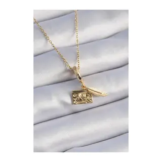 316L Çelik Gold Renk Kalp Detay Mektup Figür Charm Model Kadın Kolye