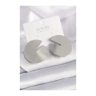 Pirinç Gümüş Renk Daire Plaka Model Kadın Küpe