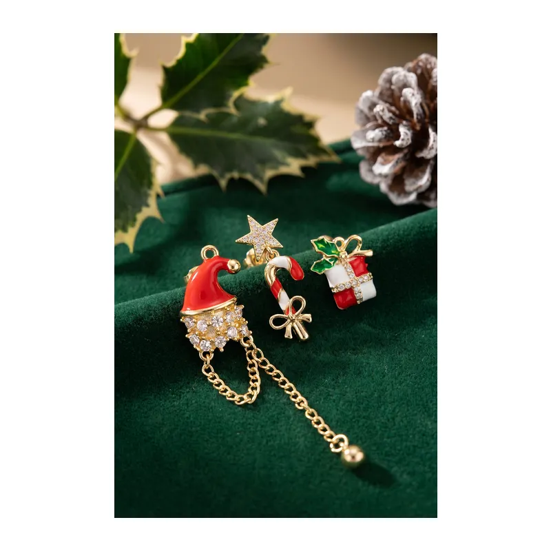 Gold Noel Baba Şapkalı Zirkon Taşlı Yılbaşı Küpe
