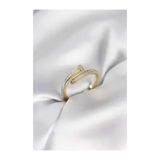Zirkon Taşlı Gold Renk Yassı Çivi Model Kadın Yüzük
