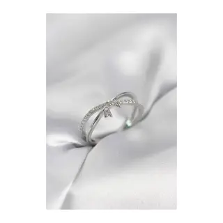Gümüş Renk Zirkon Taşlı Fiyonk Model Kadın Yüzük