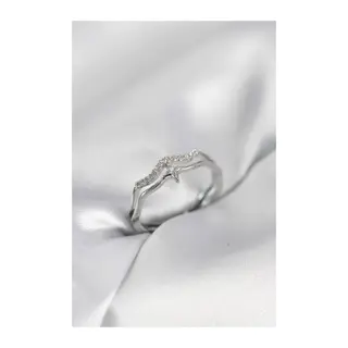 Minimal Yıldız Model Gümüş Renk Zirkon Taşlı Kadın Yüzük