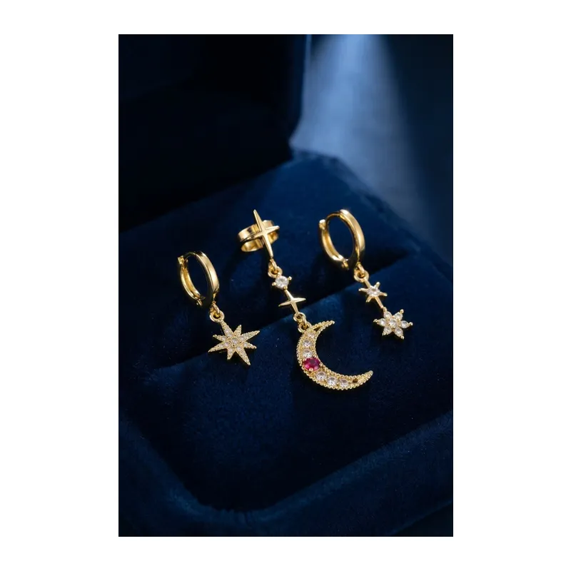 Gold Renk 3 lü Ay ve Yıldız Model Küpe