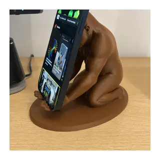 3D Baskı Goril Telefon Tutucu - Kaslı Goril Masaüstü Telefon Standı-Kahverengi