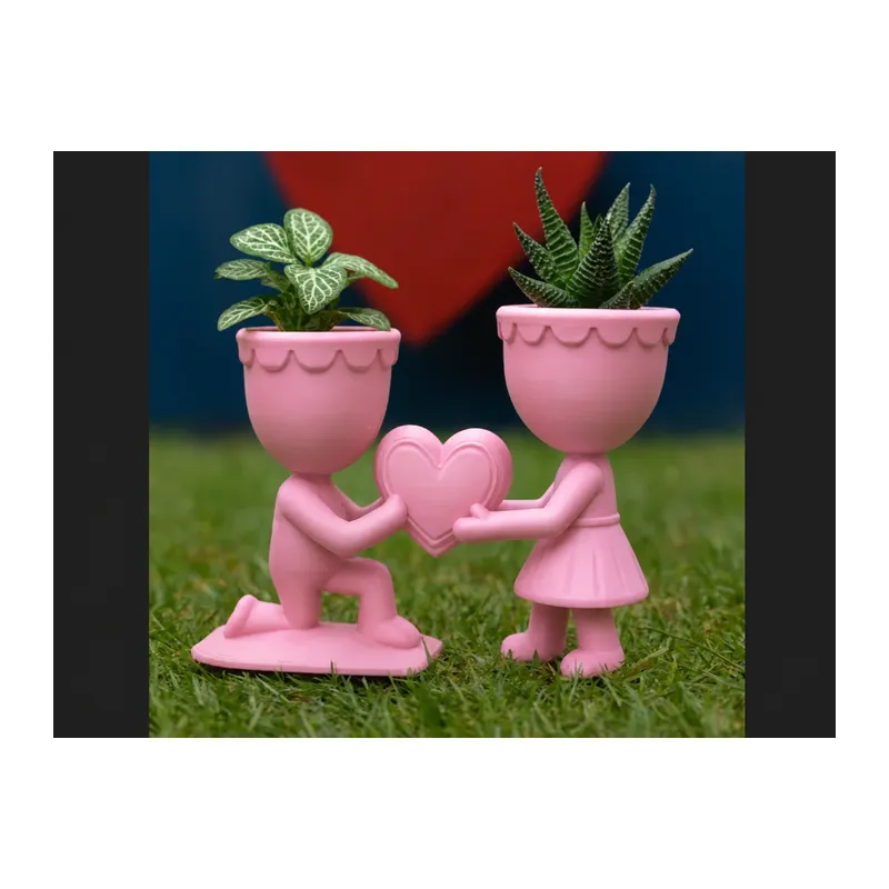 3D Baskı Aşk Saksısı - Kalp Tutan Çift Figürlü Dekoratif Saksı - Pembe