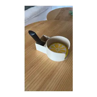 3D Baskı Kumanda Bölmeli Bardak Altlıklı Sehpa Düzenleyici Limon Desenli Bardaklık Krem Sarı