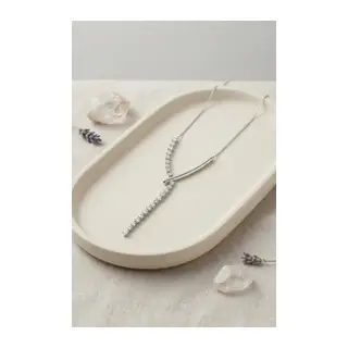 Pirinç Gümüş Renk Zirkon Taşlı Asimetrik Bar Model Kadın Kolye
