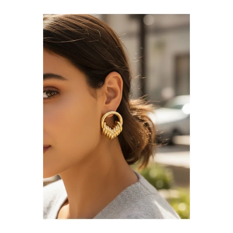 Pirinç Gold Renk Halka Sarmal Model Vintage Kadın Küpe