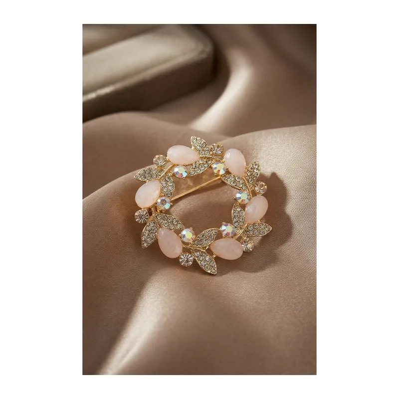 Gold Pembe Detaylı Zirkon Taşlı Broş