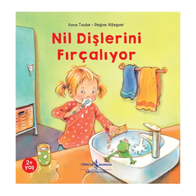Nil Dişlerini Fırçalıyor