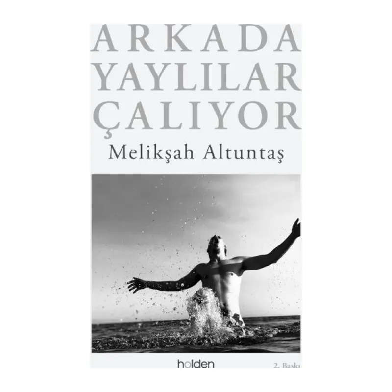 Arkada Yaylılar Çalıyor