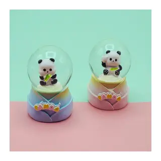 Panda Tasarımlı Işıklı Küçük Boy Kar Küresi