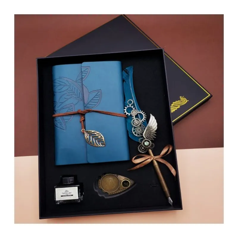 Kaligrafi Kalem Ve Vintage Tasarım Deri Defter