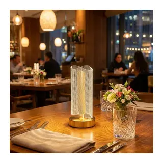 Dalgalı Silindirik Kristal Çizgili Model LED Masa Lambası – Gold Tabanlı, Dokunmatik, 3 Renk Işık Modlu, Şarjlı Modern Dekoratif Gece Lambası (5643)