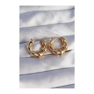 Pirinç Gold Renk Damla Kıvrım Tasarımlı Halka Küpe