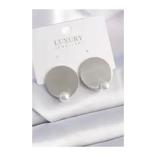 Pirinç Gümüş Renk Plaka Model İnci Detay Kadın Küpe