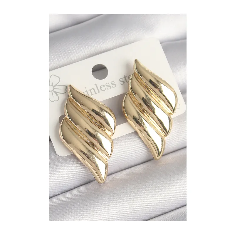 Pirinç Gold Renk 3 Sıralı Dalgalı Model Kadın Küpe