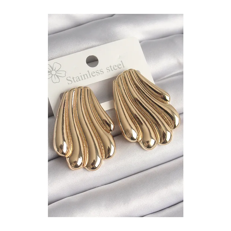 Pirinç Gold Renk İşlemeli İstirdye Model Kadın Küpe