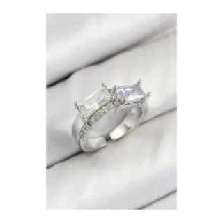 Pirinç Zirkon Taşlı Dikdörtgen Model Gümüş Renk Kadın Yüzük