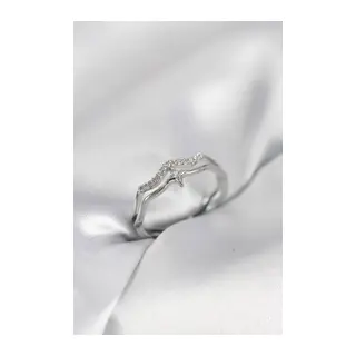 Minimal Yıldız Model Gümüş Renk Zirkon Taşlı Kadın Yüzük