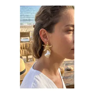Doğal Deniz Kabuğu ve Gold Renk Yıldız Model Kadın Küpe