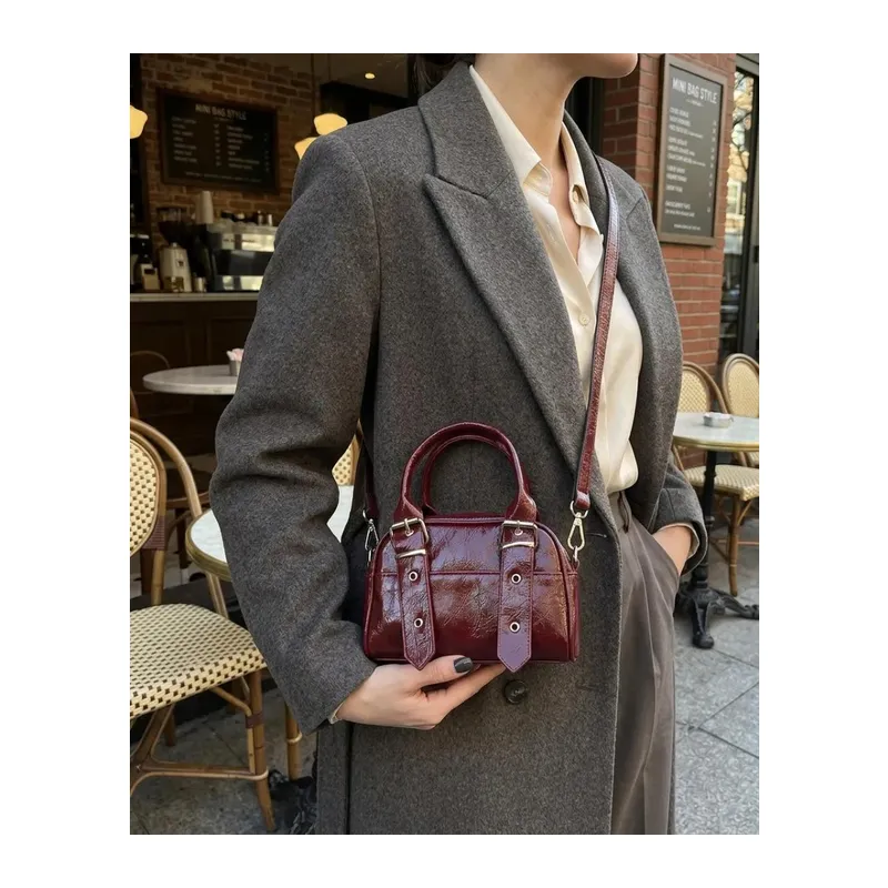 Mini Bordo Parlak Rugan Görünümlü El ve Çapraz Askılı Kadın Çanta