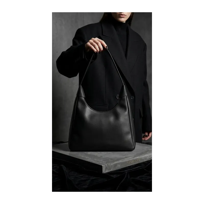 Siyah Yumuşak Mat Deri Görünümlü Tek Gözlü Omuz Çantası 33x22 cm Kadın Günlük Çanta
