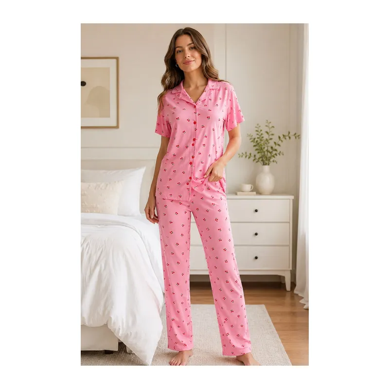 Pembe Kiraz Desenli Kısa Kollu Gömlek Yaka Milan Kumaş Kadın Pijama Takımı