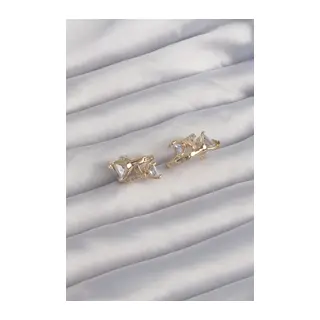 Pirinç Gold Renk İri Zirkon Taşlı Kıvrımlı Minimal Kelebekli Halka Küpe