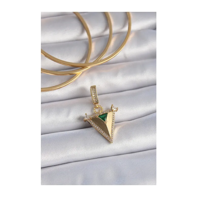 Pirinç Gold Renk Zirkon Taşlı 3D Üçgen Model Ajda Charm