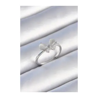 Pirinç Gümüş Renk Zirkon Taşlı Beyaz Mineli Kelebek Model Kadın Yüzük