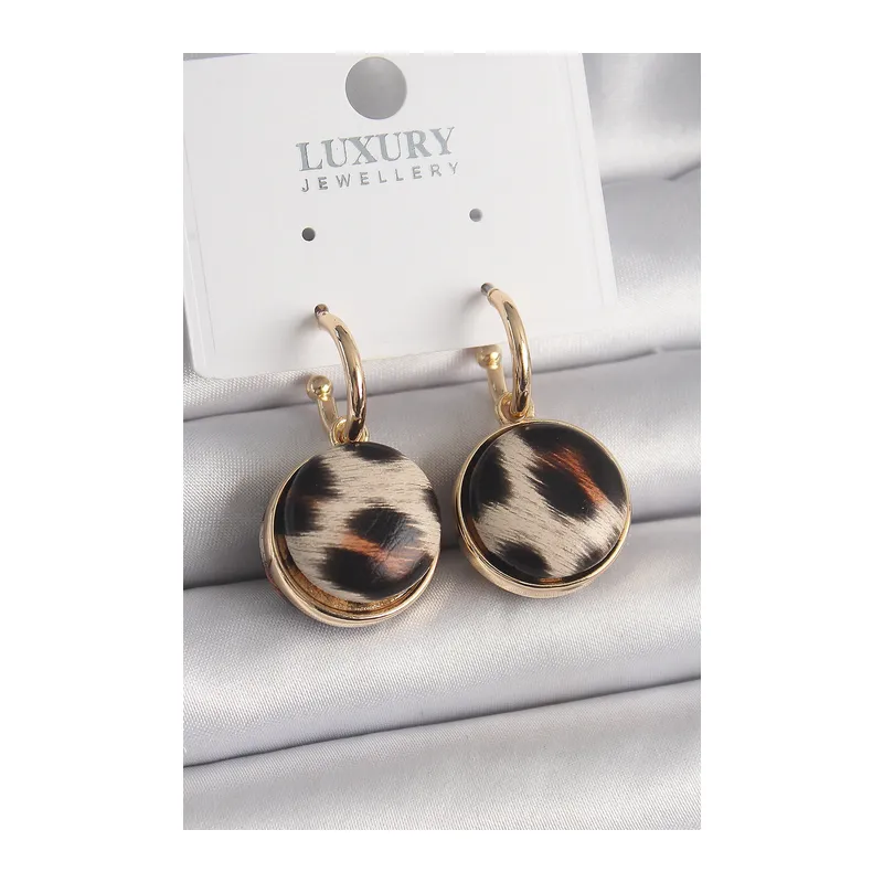 Pirinç Gold Renk Leopar Desenli Daire Model Kadın Küpe