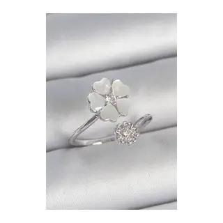 Pirinç Gümüş Renk Beyaz Mineli Çiçek Model Zirkon Taş Detay Kadın Yüzük