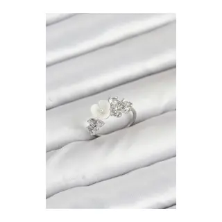 Pirinç Gümüş Renk Çiçek Model Zirkon Taşlı Kadın Yüzük