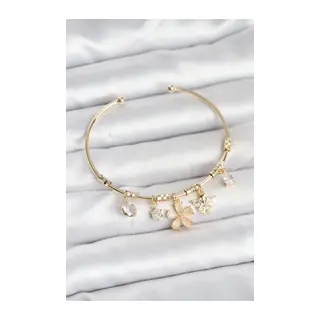 Çiçek ve Kelebek Charmlı Gold Renk Pirinç Kadın Bileklik