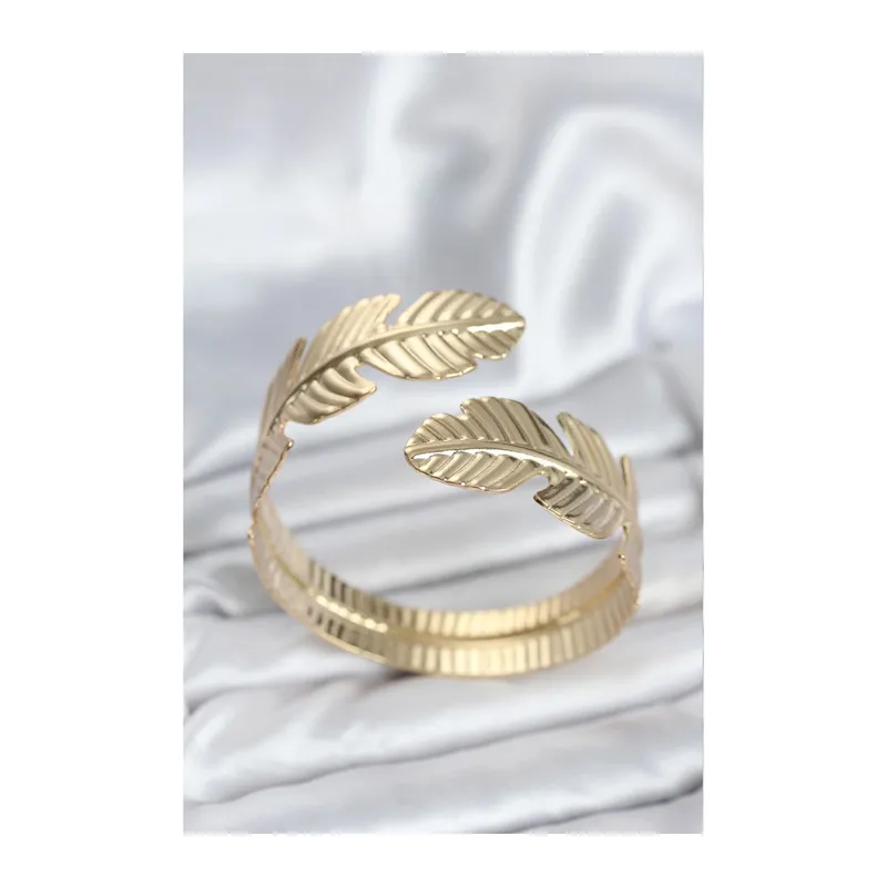 Yaprak Model Gold Renk Kadın Bileklik