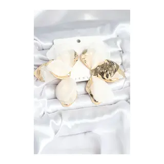 Pirinç Gold Renk Beyaz Tüllü Lotus Kadın Küpe