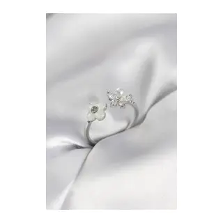 Gümüş Renk Sedefli Çiçek Model Kadın Yüzük