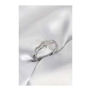 Minimal Yıldız Model Gümüş Renk Zirkon Taşlı Kadın Yüzük