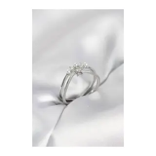 Gümüş Renk İncili Yıldız Model Zirkon Taşlı Kadın Yüzük