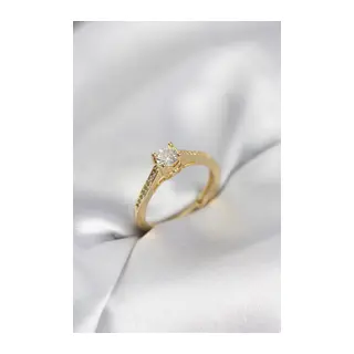 Tek Taş Gold Renk Zirkon Taşlı Model Kadın Yüzük