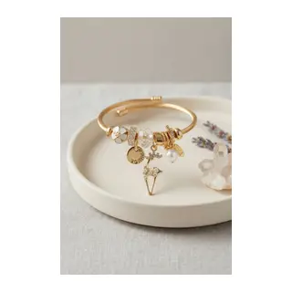 Geyik Model Gold Renk Beyaz Charmlı Bileklik